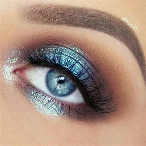 eyeshadow that compliments blue eyes.